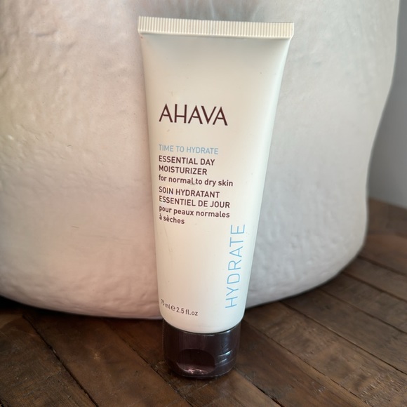 AHAVA Essential Day Moisturizer - Normal To Dry Skin - 75 ml - Picture 2 of 3